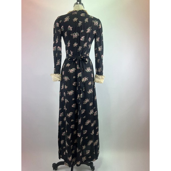 Vintage 70s Black Floral Collared along Sleeve Maxi Dress - Picture 7 of 9